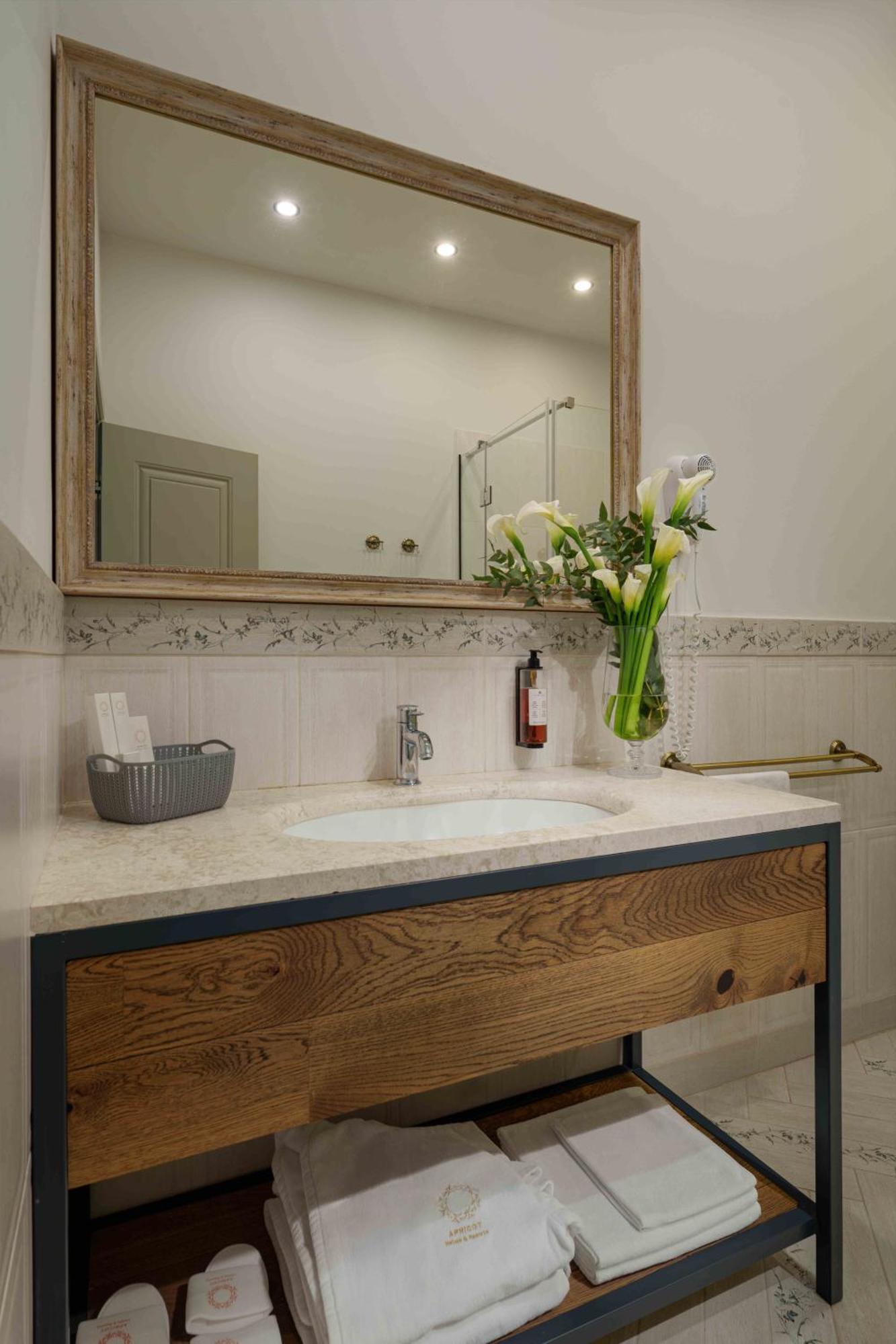 Grand Hotel Gyumri By Apricot Hotels Esterno foto